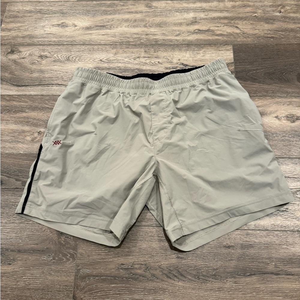 Men’s RHONE 7" Versatility Short Unlined - Sandalo / X-Large
